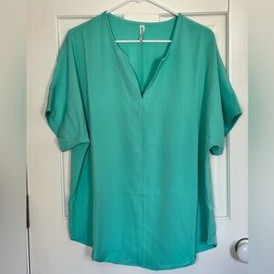 NWOT Zenana Outfitters Mint/Teal Women's Split Front Blouse - size L